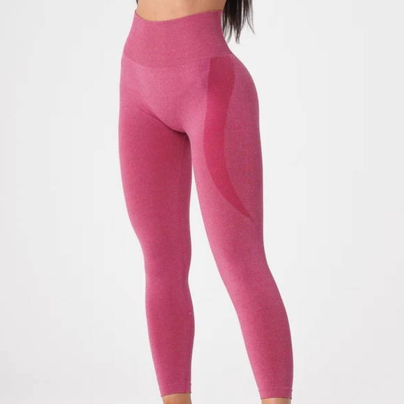 NVGTN Crimson Contour Seamless Legging - Picture 2 of 4